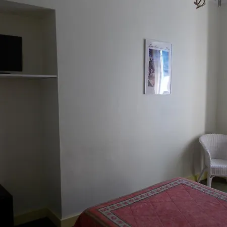 ホテルマルサラン 2* ボーリュ・シュル・ メール